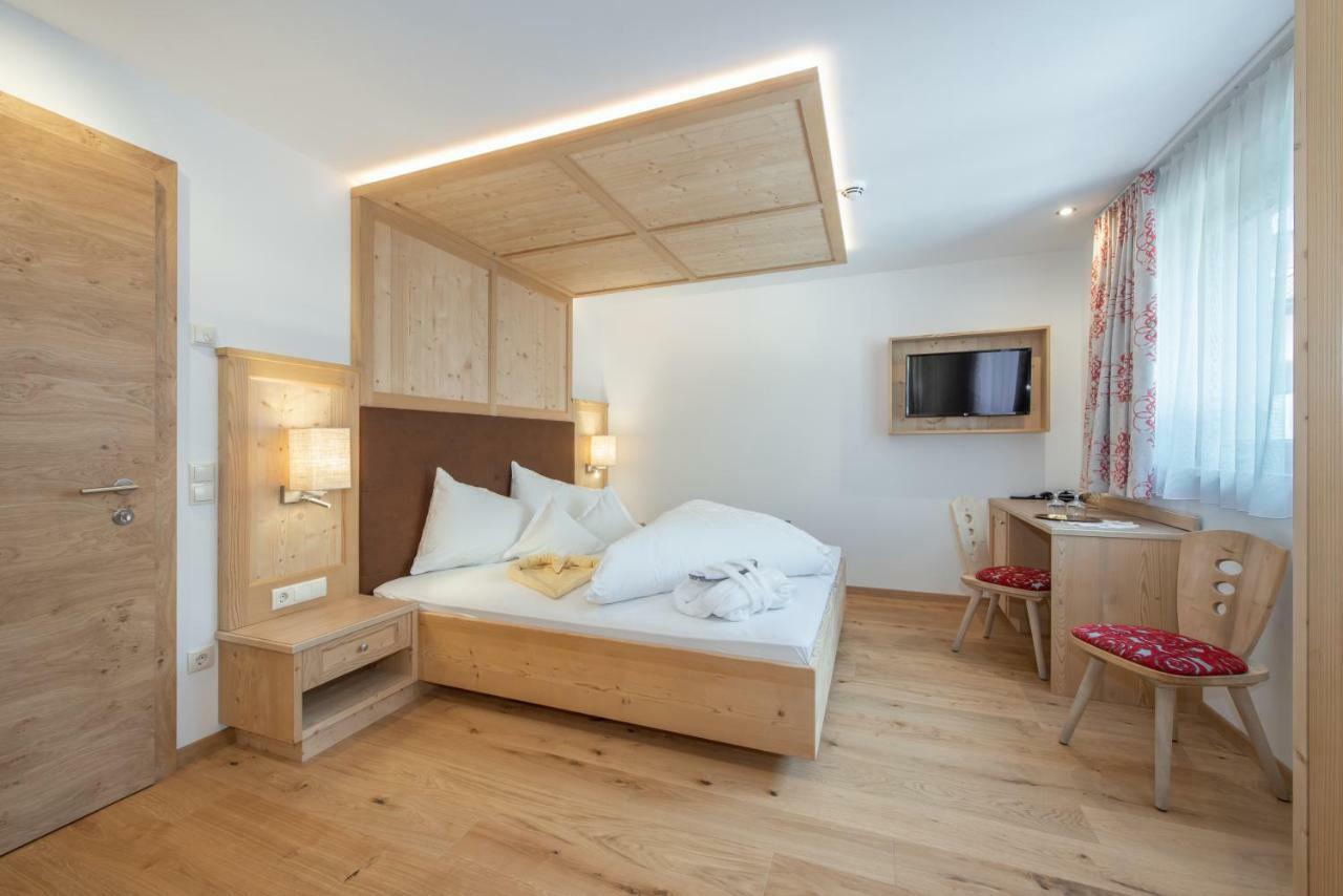 Hotel Theiner คูรอน วินอสตา ภายนอก รูปภาพ