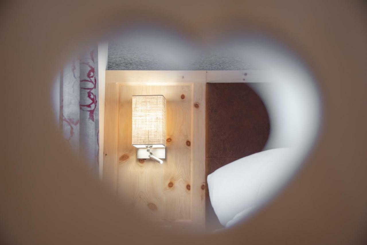 Hotel Theiner คูรอน วินอสตา ภายนอก รูปภาพ