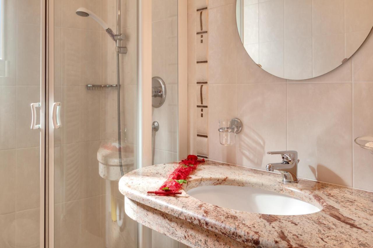 Hotel Theiner คูรอน วินอสตา ภายนอก รูปภาพ